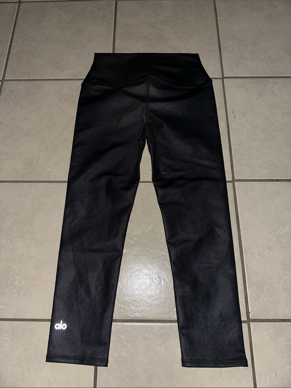 Alo High Waisted Capri Reflective Shiny Black Leggings